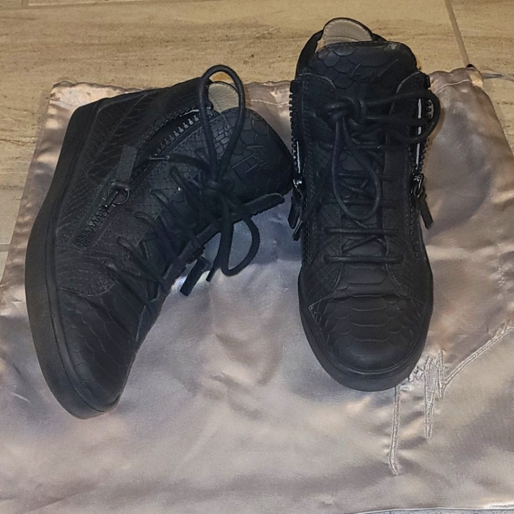 AUTHENTIC Giuseppe Zanotti black croc sneak